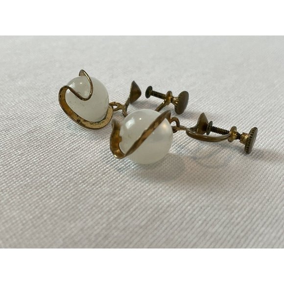 Vintage Gold Tone Pools of Light Drop Earrings Lucite Screw Back - Picture 3 of 6